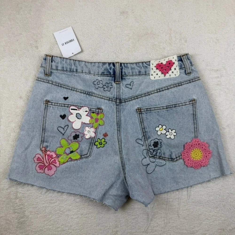 Forever 21 x Barbie Light Wash Distressed Graphic Denim‎ Shorts Womens 28 NEW